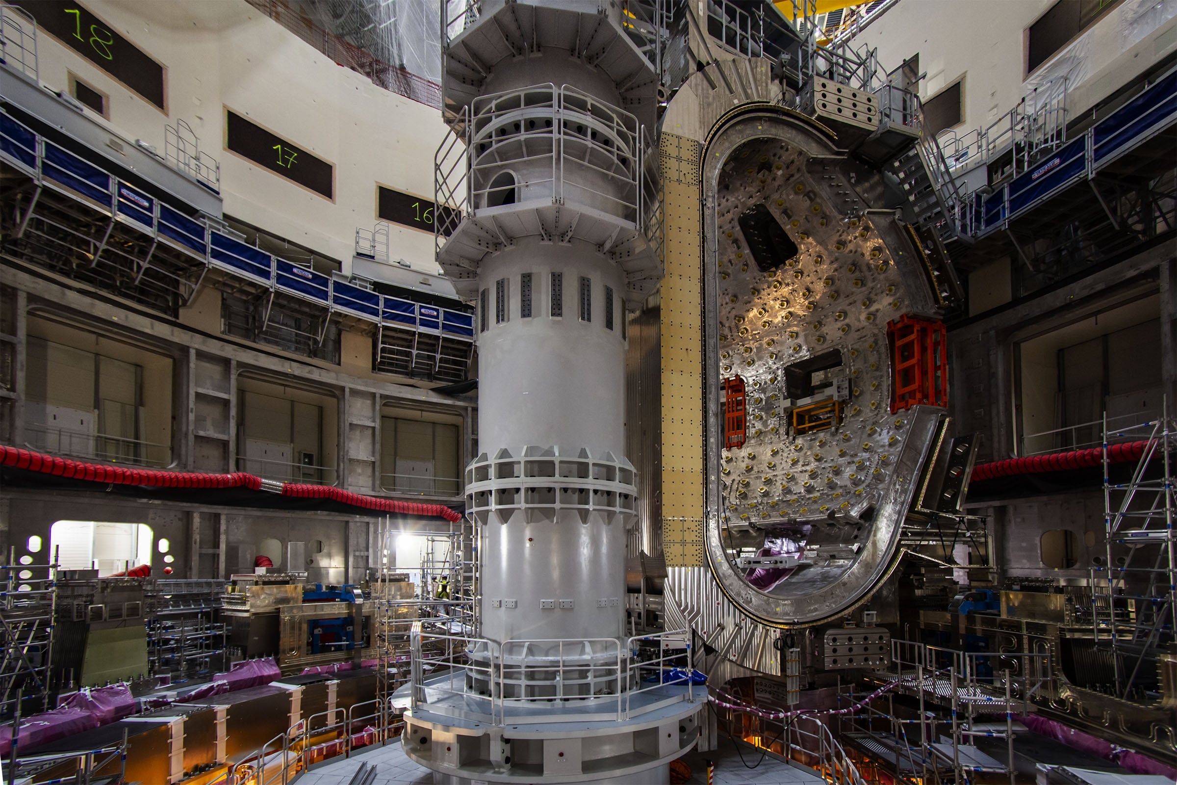 ITER_Magnet_Toroidal_Field_coil_alignment_September_2022_Copyright_ITER_Organization