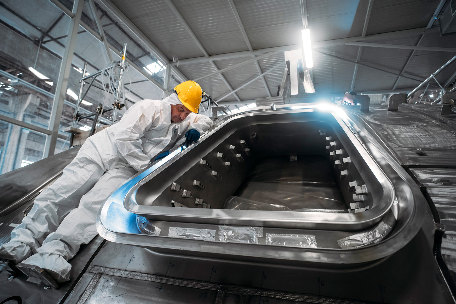 Technician_performing_checks_on_vacuum_vessel_component_at_Belleli_May_2022_Copyright_F4E