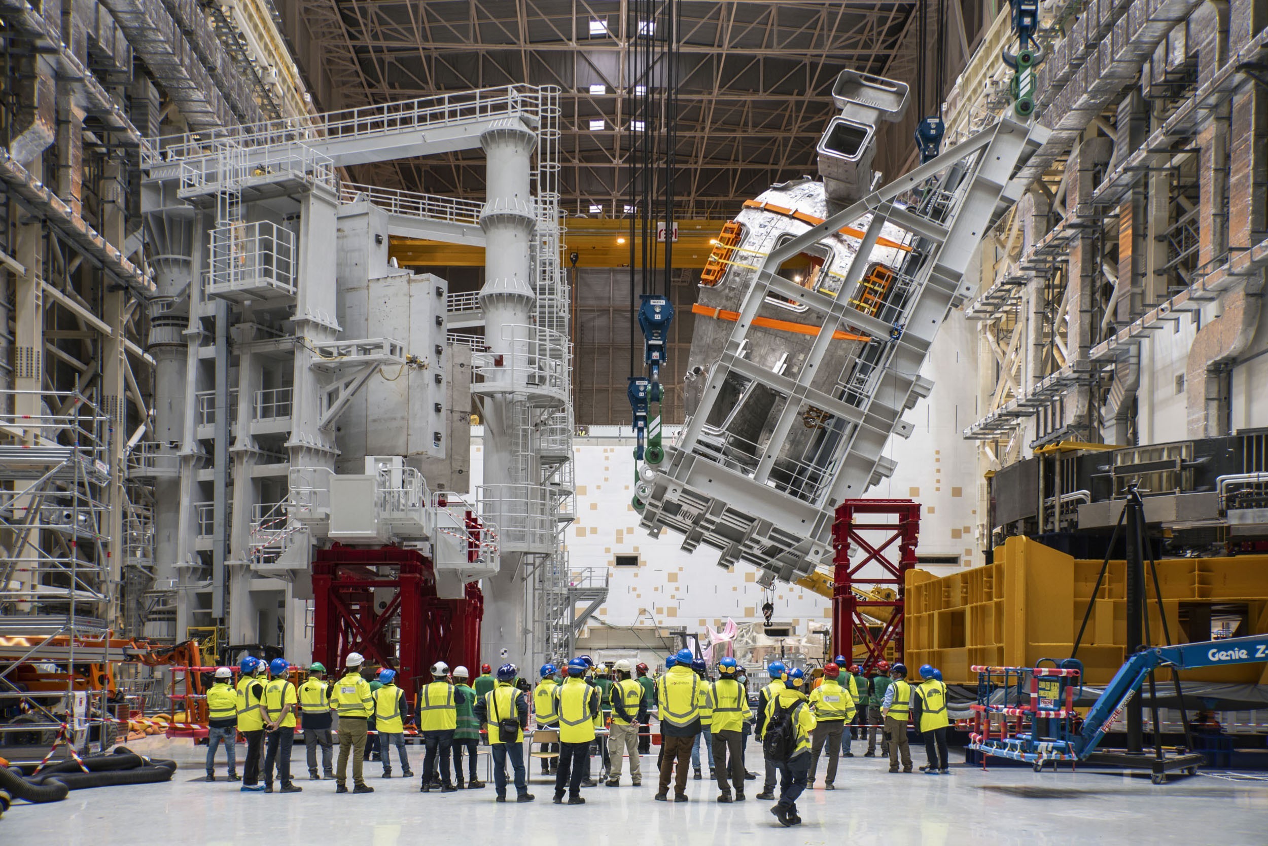 Tilt_vacuum_vessel_sector_upended_Marh_2021_Copyright_ITER_Organization